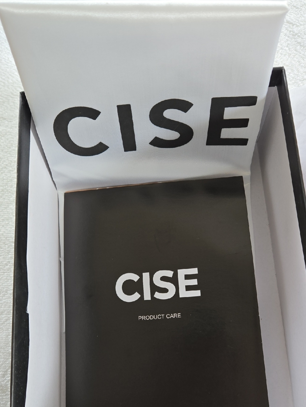 Cise Rasberry Cross Body Bag - Picture 8 of 9